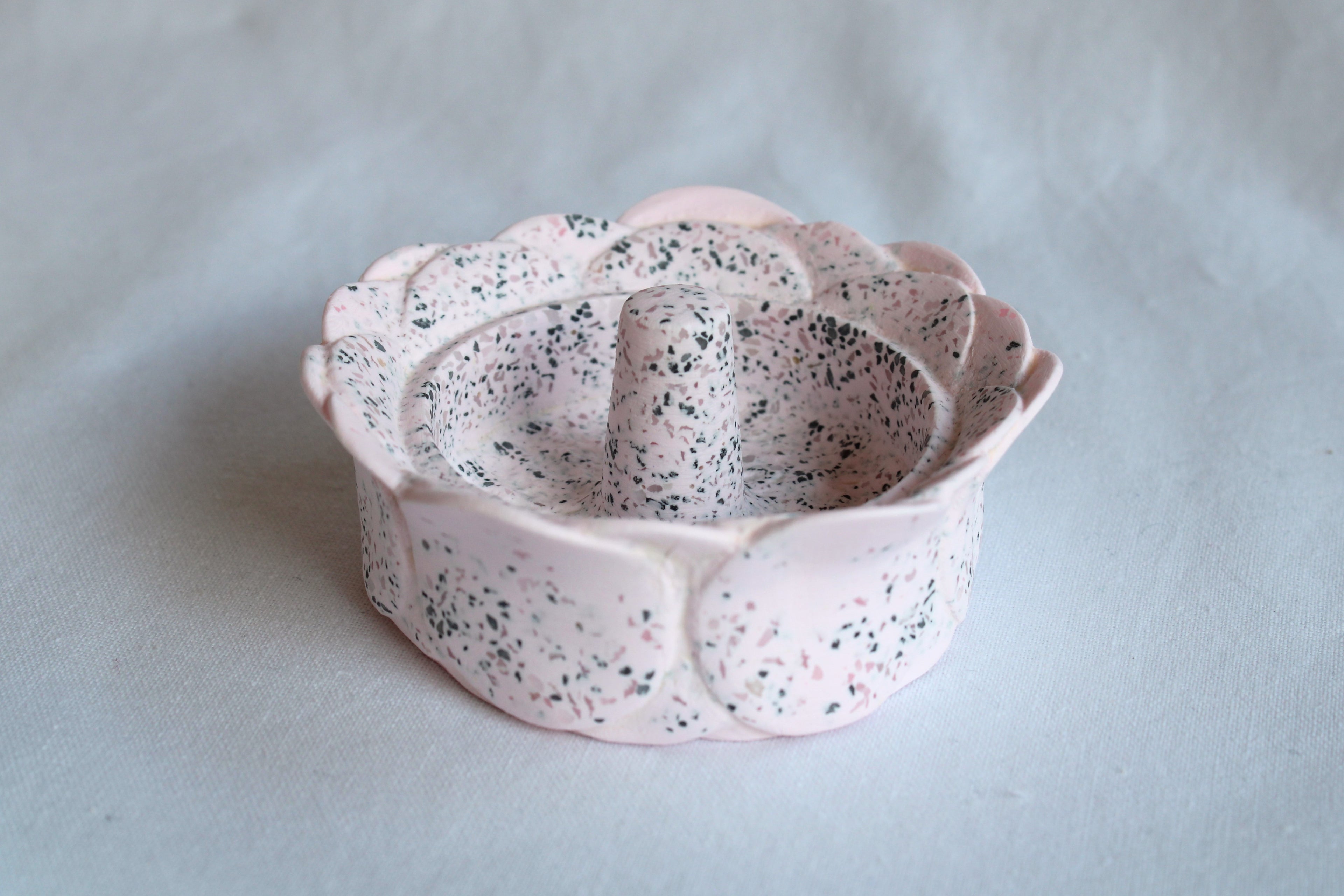 Resincrete Quartz Ring Holder