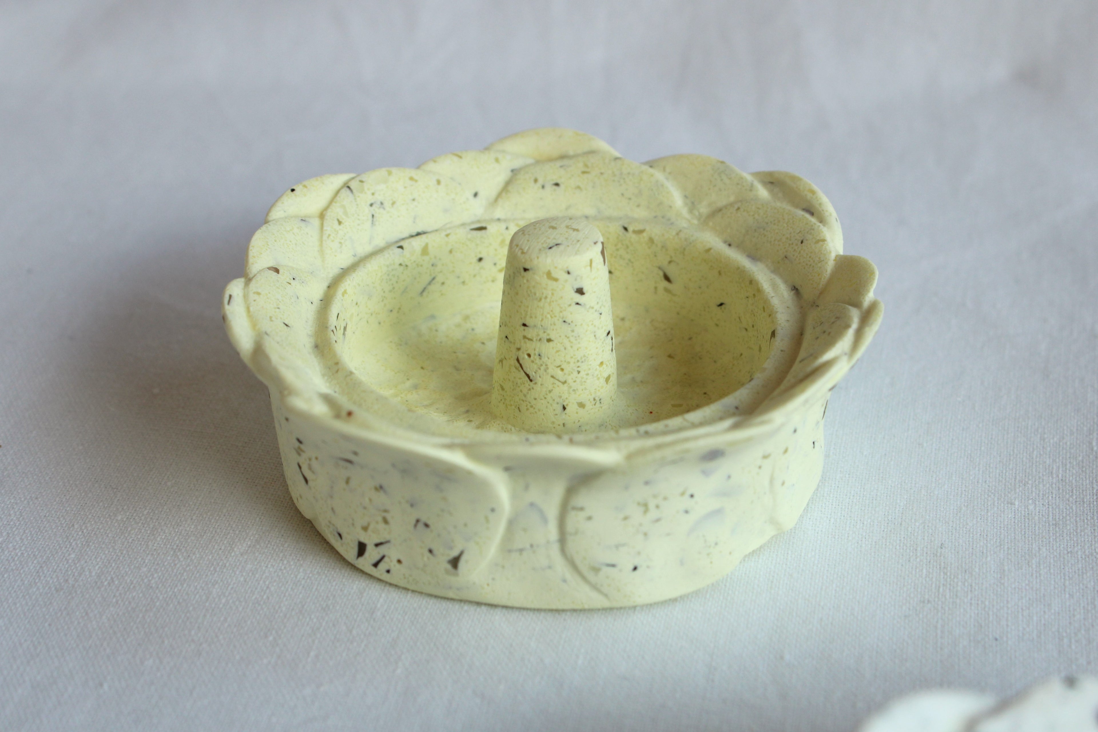 Resincrete Quartz Ring Holder