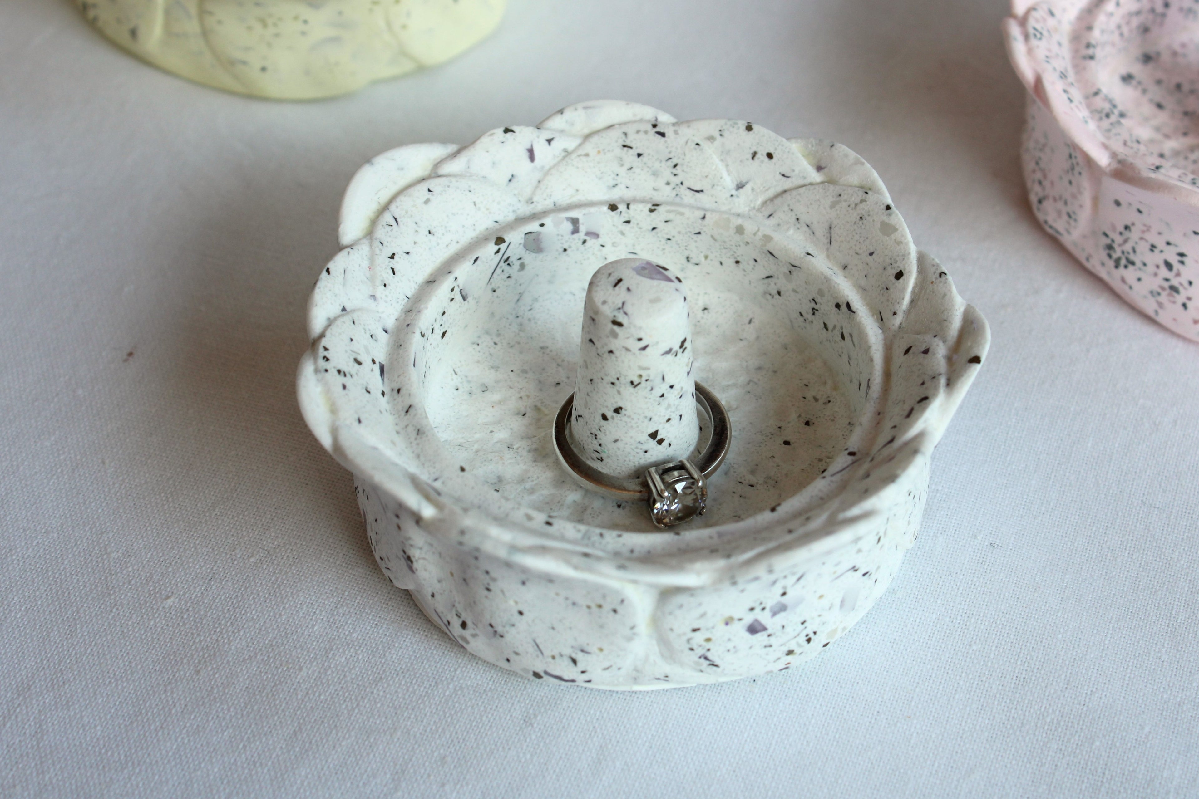 Resincrete Quartz Ring Holder